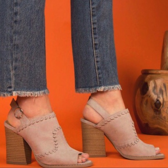 Chunky heel sandals - Picture 2 of 4